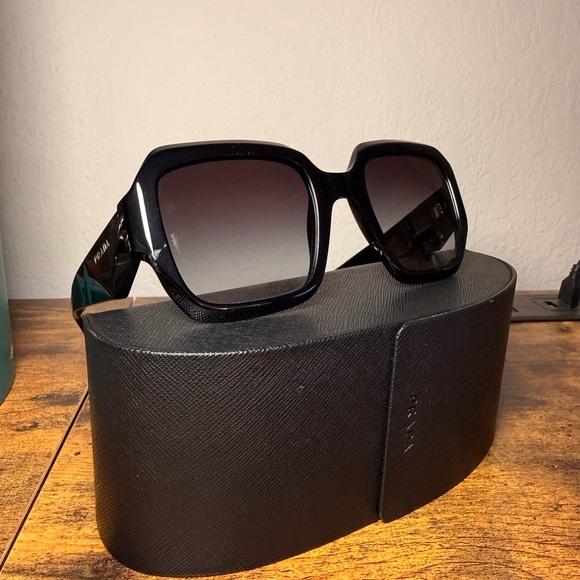 Prada Women's Black Square Sunglasses SPR 24Z - Picture 6 of 12